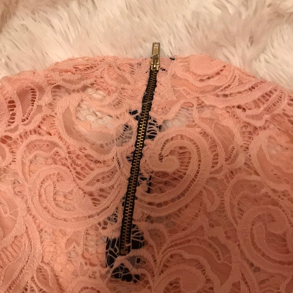 Sheer lace top - Picture 3 of 5